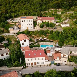 Boutique Mali Pariz krevet i doručak